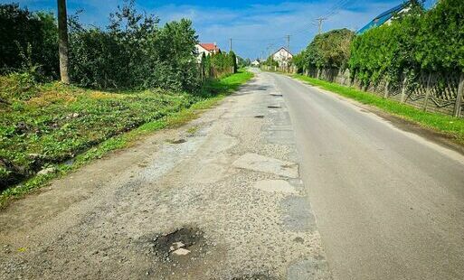 Zdjęcie do Trzy oferty na przebudowę drogi gminnej w Konradowie