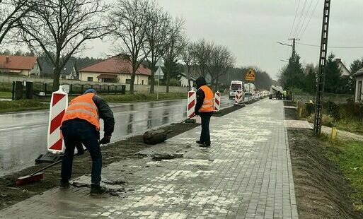 Zdjęcie do Fragment ścieżki rowerowej gotowy, prace trwają dalej