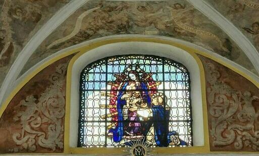 Zdjęcie do Wkr&oacute;tce rusza renowacja witraży w kościele farnym