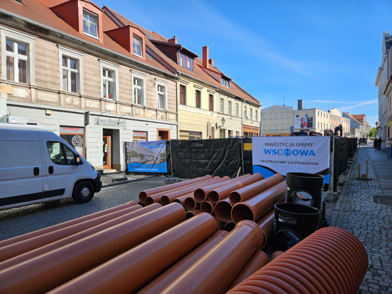 Na opłotowaniu inwestycji pojawiły się banery informujące o trwających pracach